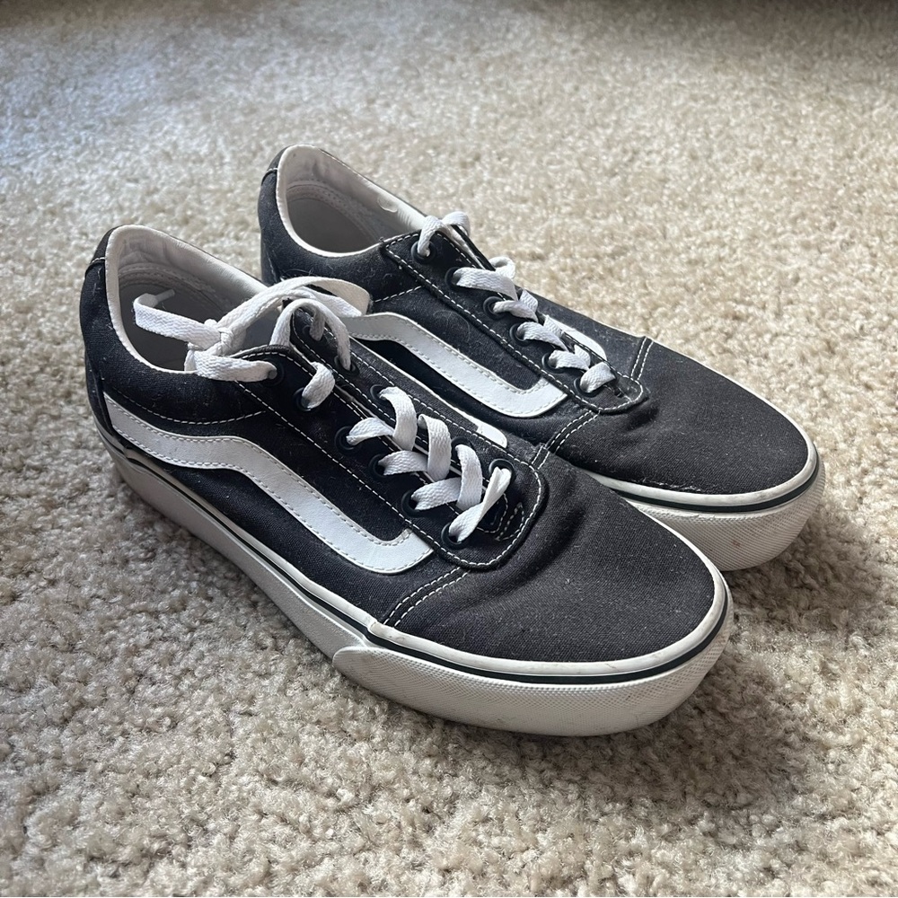 Vans Old Skool Black & White Sneakers | Women’s Size 9
